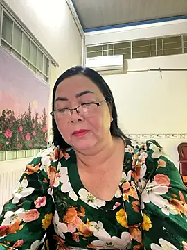 Snapshot of NDith chatting on 09-11-25, 11:27 NDith online show from 09-11-25, 11:27