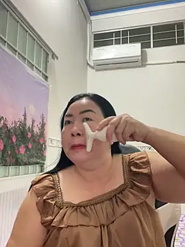 Snapshot of NDith chatting on 09-18-25, 12:01 NDith online show from 09-18-25, 12:01