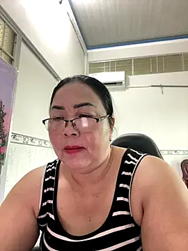 Snapshot of NDith chatting on 09-30-25, 09:36 NDith online show from 09-30-25, 09:36