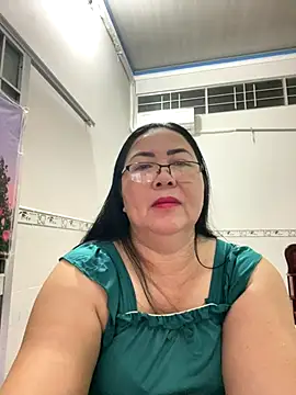 Snapshot of NDith chatting on 09-30-25, 10:04 NDith online show from 09-30-25, 10:04