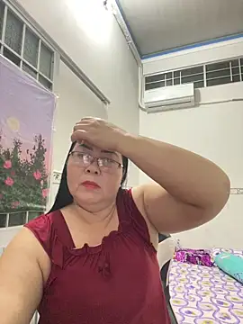 Snapshot of NDith chatting on 10-02-25, 12:45 NDith online show from 10-02-25, 12:45