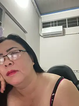 Snapshot of NDith chatting on 10-04-25, 10:19 NDith online show from 10-04-25, 10:19