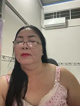 Snapshot of NDith chatting on 10-07-25, 12:57 NDith online show from 10-07-25, 12:57