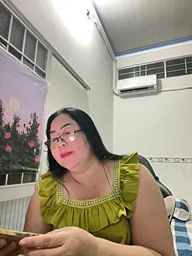 Snapshot of NDith chatting on 10-11-25, 12:26 NDith online show from 10-11-25, 12:26