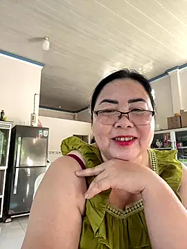 Snapshot of NDith chatting on 10-12-25, 12:31 NDith online show from 10-12-25, 12:31