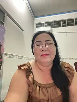 Snapshot of NDith chatting on 10-12-25, 12:48 NDith online show from 10-12-25, 12:48