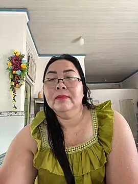 Snapshot of NDith chatting on 10-13-25, 02:33 NDith online show from 10-13-25, 02:33