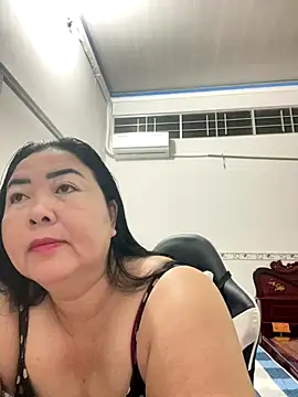 Snapshot of NDith chatting on 10-14-25, 09:59 NDith online show from 10-14-25, 09:59