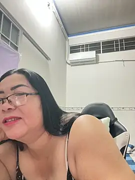 Snapshot of NDith chatting on 10-15-25, 10:10 NDith online show from 10-15-25, 10:10