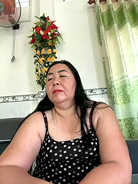 Snapshot of NDith chatting on 10-17-25, 12:47 NDith online show from 10-17-25, 12:47