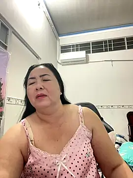 Snapshot of NDith chatting on 10-17-25, 01:25 NDith online show from 10-17-25, 01:25