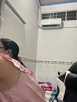 Snapshot of NDith chatting on 10-19-25, 02:18 NDith online show from 10-19-25, 02:18