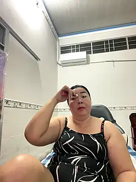 Snapshot of NDith chatting on 10-21-25, 10:10 NDith online show from 10-21-25, 10:10