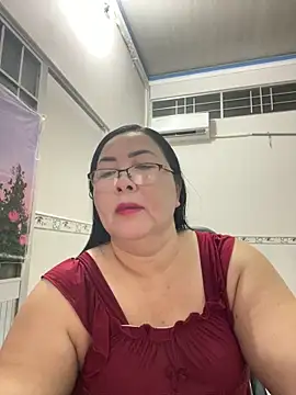 Snapshot of NDith chatting on 10-23-25, 11:20 NDith online show from 10-23-25, 11:20