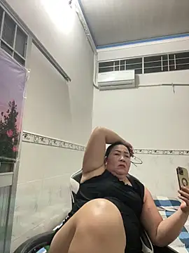 Snapshot of NDith chatting on 10-26-25, 12:22 NDith online show from 10-26-25, 12:22