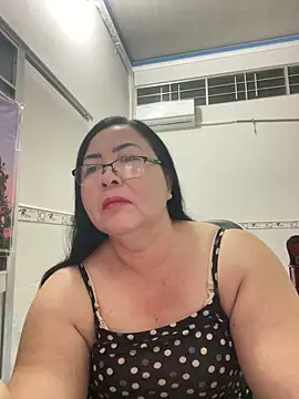 Snapshot of NDith chatting on 10-27-25, 01:15 NDith online show from 10-27-25, 01:15