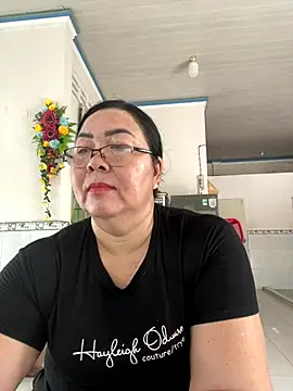 Snapshot of NDith chatting on 10-29-25, 01:52 NDith online show from 10-29-25, 01:52