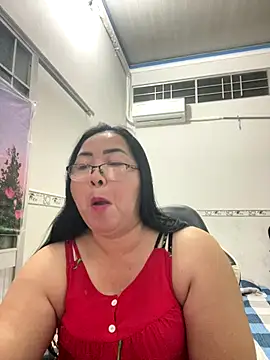 Snapshot of NDith chatting on 10-29-25, 01:57 NDith online show from 10-29-25, 01:57