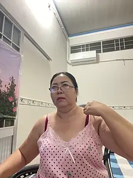 Snapshot of NDith chatting on 10-31-25, 09:27 NDith online show from 10-31-25, 09:27