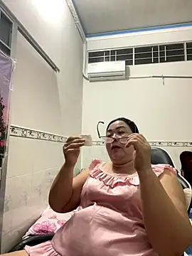 Snapshot of NDith chatting on 11-02-25, 11:34 NDith online show from 11-02-25, 11:34