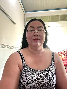 Snapshot of NDith chatting on 11-03-25, 11:48 NDith online show from 11-03-25, 11:48