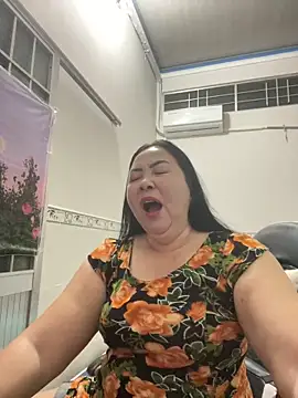 Snapshot of NDith chatting on 11-06-25, 01:23 NDith online show from 11-06-25, 01:23