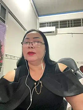 Snapshot of NDith chatting on 11-11-25, 02:06 NDith online show from 11-11-25, 02:06