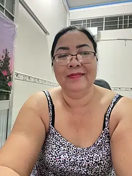 Snapshot of NDith chatting on 11-14-25, 11:31 NDith online show from 11-14-25, 11:31