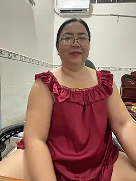 Snapshot of NDith chatting on 11-16-25, 11:49 NDith online show from 11-16-25, 11:49