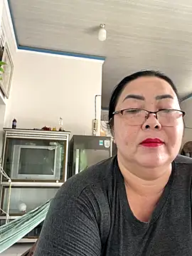 Snapshot of NDith chatting on 11-21-25, 01:59 NDith online show from 11-21-25, 01:59