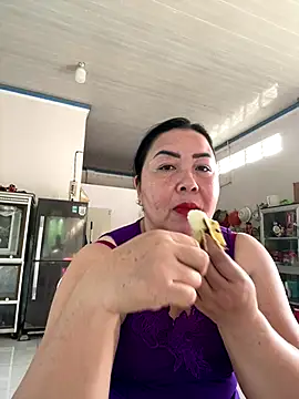 Snapshot of NDith chatting on 11-29-25, 12:46 NDith online show from 11-29-25, 12:46