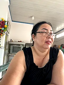 Snapshot of NDith chatting on 11-30-25, 12:58 NDith online show from 11-30-25, 12:58