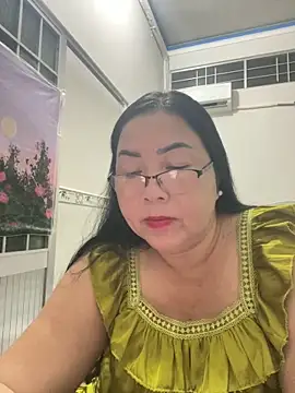 Snapshot of NDith chatting on 12-04-25, 11:30 NDith online show from 12-04-25, 11:30