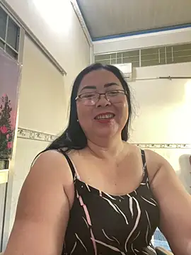 Snapshot of NDith chatting on 12-04-25, 11:35 NDith online show from 12-04-25, 11:35