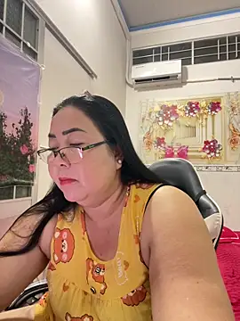 Snapshot of NDith chatting on 06-10-26, 01:32 NDith online show from 06-10-26, 01:32