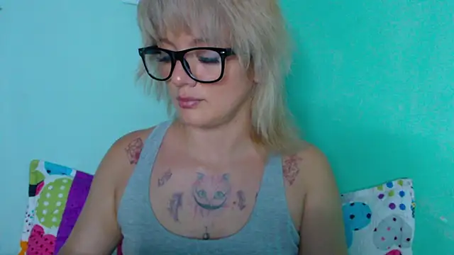 Snapshot of kitten_sweet chatting on 02-04-25, 11:06 kitten sweet online show from 02-04-25, 11:06