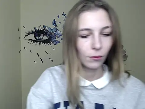 Snapshot of StrangerGi chatting on 12-08-24, 01:14 StrangerGi online show from 12-08-24, 01:14