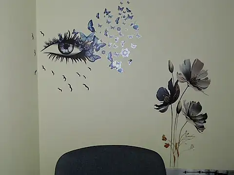 Snapshot of StrangerGi chatting on 12-10-24, 01:00 StrangerGi online show from 12-10-24, 01:00