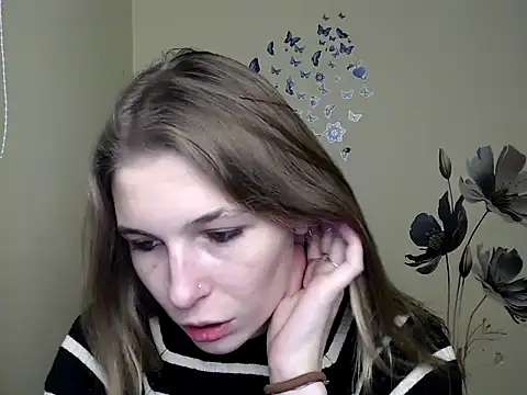 Snapshot of StrangerGi chatting on 12-13-24, 07:10 StrangerGi online show from 12-13-24, 07:10