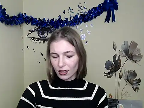 Snapshot of StrangerGi chatting on 12-27-24, 04:21 StrangerGi online show from 12-27-24, 04:21