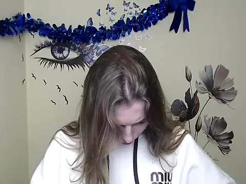 Snapshot of StrangerGi chatting on 01-11-25, 01:22 StrangerGi online show from 01-11-25, 01:22