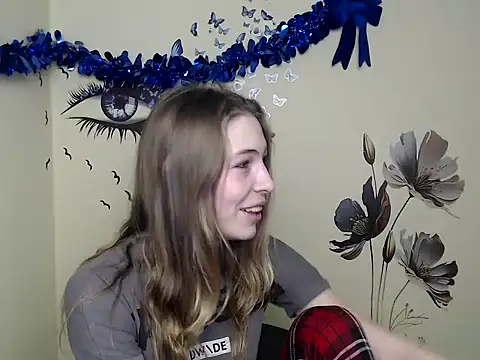 Snapshot of StrangerGi chatting on 01-12-25, 01:05 StrangerGi online show from 01-12-25, 01:05
