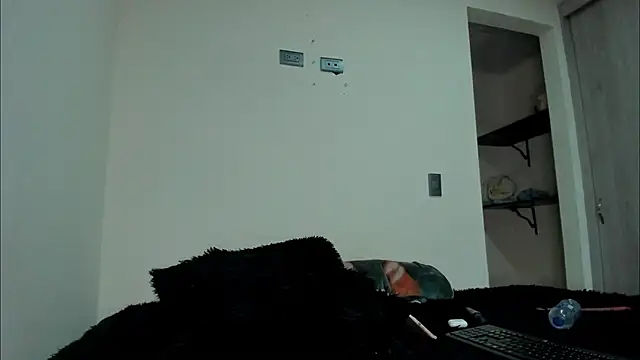 Nina Fuentes online show from 02-11-25, 01:31