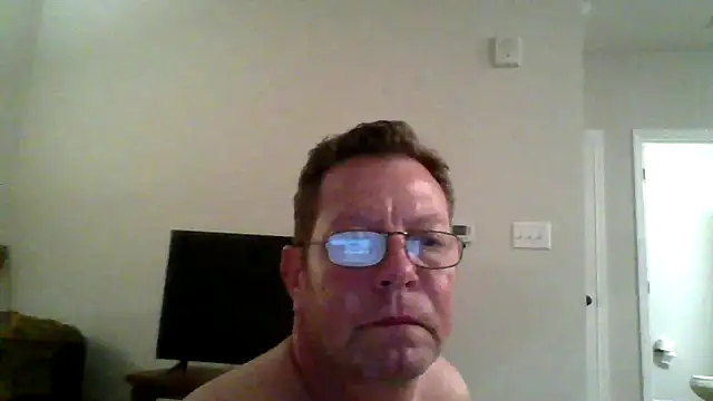 Snapshot of Goldenbear3111 chatting on 05-18-26, 04:18 Goldenbear3111 online show from 05-18-26, 04:18