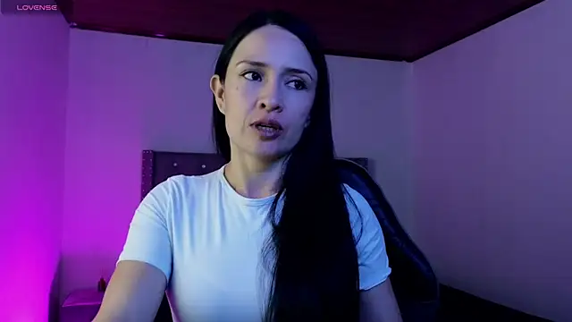 Snapshot of cristal_hilton_10 chatting on 12-14-25, 05:46 cristal hilton 10 online show from 12-14-25, 05:46