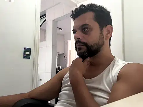 Snapshot of HornyBeachBoyBR chatting on 05-06-26, 01:27 HornyBeachBoyBR online show from 05-06-26, 01:27