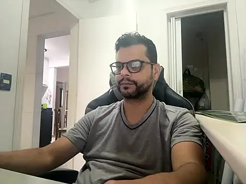 Snapshot of HornyBeachBoyBR chatting on 06-15-26, 01:02 HornyBeachBoyBR online show from 06-15-26, 01:02