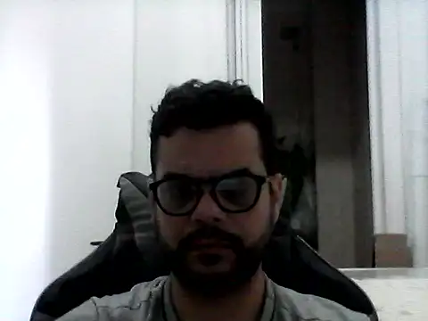 Snapshot of HornyBeachBoyBR chatting on 06-27-26, 02:44 HornyBeachBoyBR online show from 06-27-26, 02:44