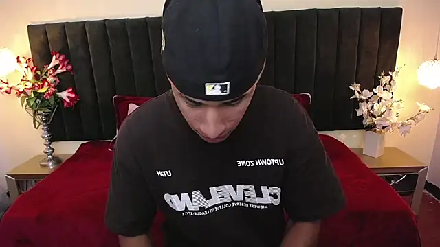 Snapshot of soft_attraction chatting on 02-25-26, 07:34 soft attraction online show from 02-25-26, 07:34