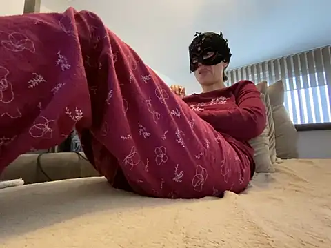 Marilou1983 online show from 02-11-25, 01:20